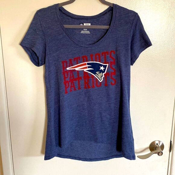 NFL Team Apparel - Women's Patriots t-shirt- Size Small - Picture 1 of 9